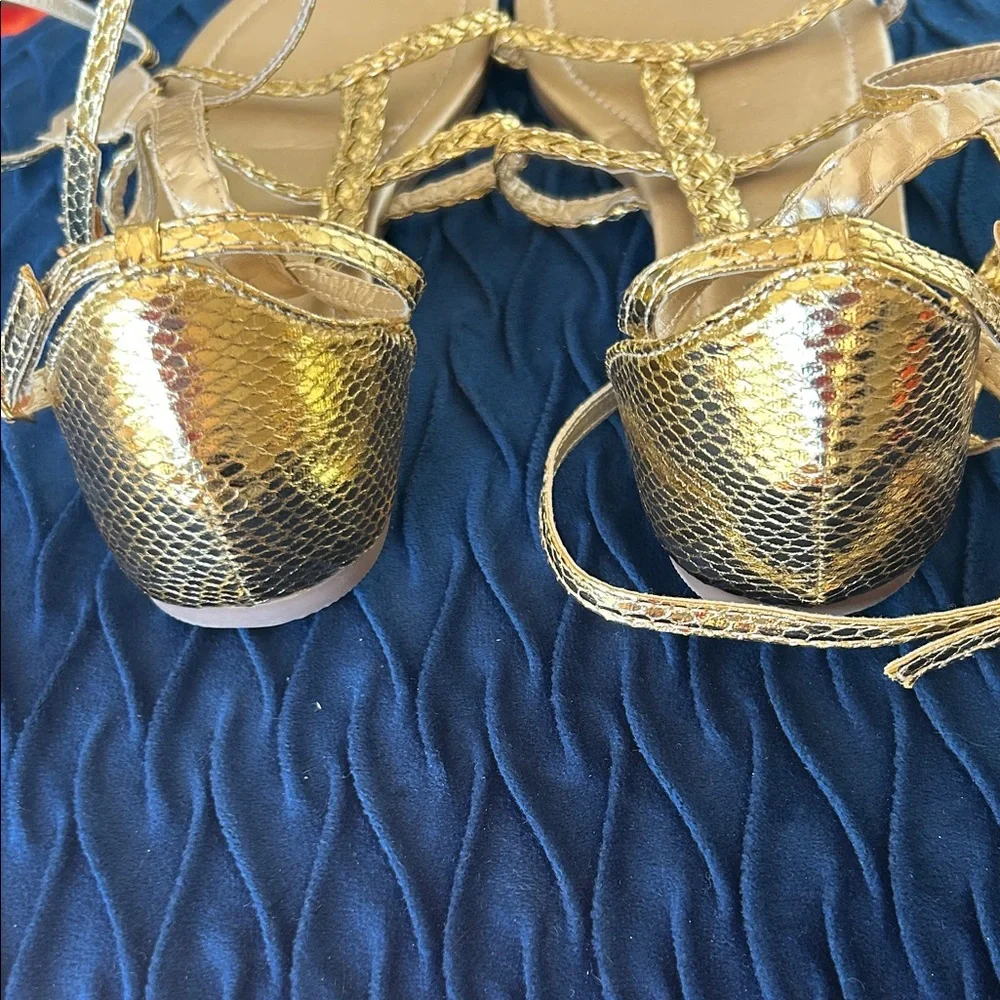 NWOT Elegant Gold Strappy Sandals - Picture 4 of 9